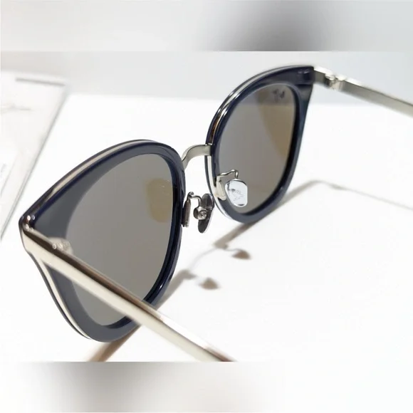 Maui Jim Polarized Wood Rose in Navy with Blue Hawaii Lenses - Picture 7 of 11